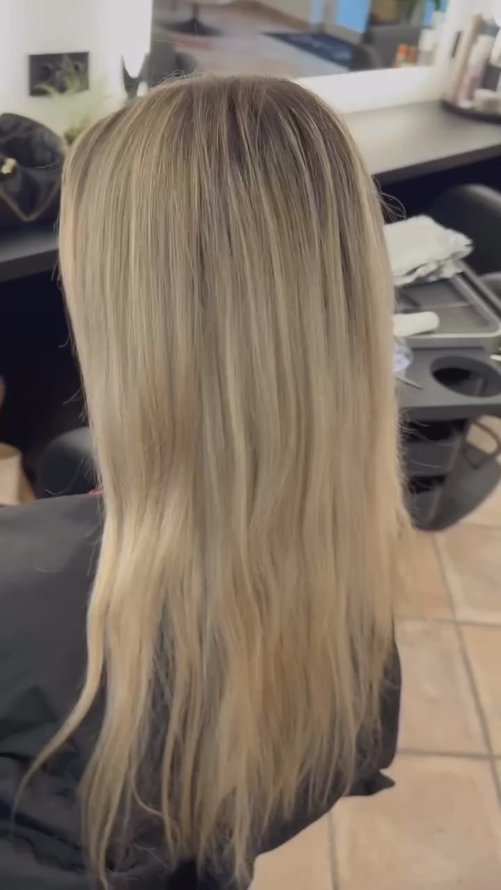 Natürliche Farbverläufe mit Strähnen und Gloss beim Damenfriseur in Schweinfurt